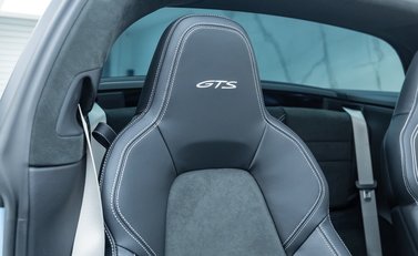 Porsche 911 Targa 4 GTS (992) 15