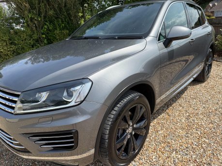 Volkswagen Touareg 3.0 TDI V6 BlueMotion Tech R-Line Tiptronic 4WD Euro 6 (s/s) 5dr 5