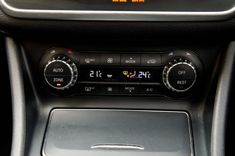 Mercedes-Benz CLA Class CLA 220 D AMG LINE 34