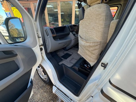 Autocruise Oakmont ISLAND BEDROOM, 4 BERTH COACH BUILT 5