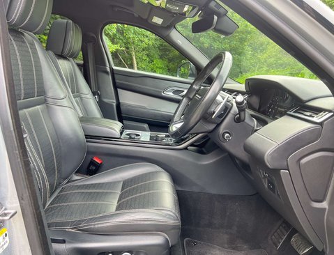 Land Rover Range Rover Velar 3.0 Range Rover Velar R-Dynamic HSE D300 Auto 4WD 5dr 17