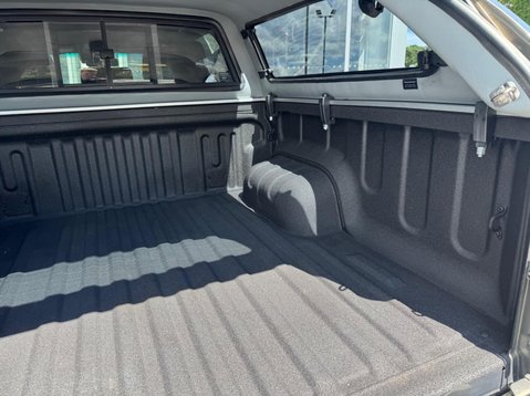 Toyota Hilux INVINCIBLE X 4WD D-4D DCB 14