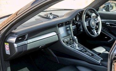 Porsche 911 (991.2) Carrera 4S 17