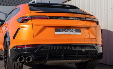 Lamborghini Urus Pearl Capsule 28