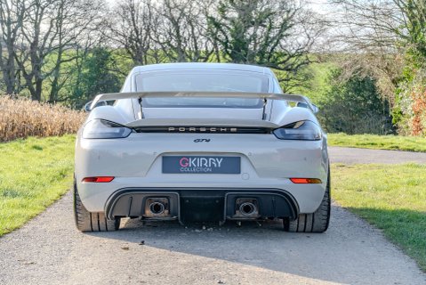 Porsche 718 Cayman GT4 PDK 26