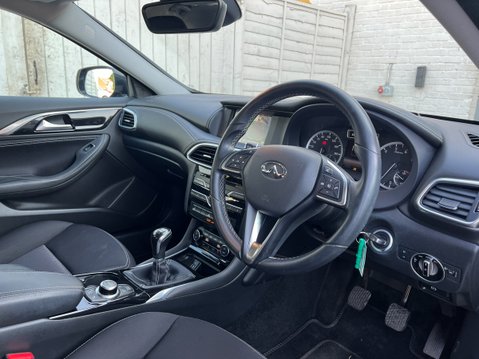 Infiniti Q30 1.6T Premium InTouch Hatchback 5dr Petrol Manual Euro 6 (s/s) (122 ps) 10