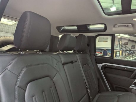 Land Rover Defender 3.0 Defender SE D MHEV Auto 4WD 5dr 63