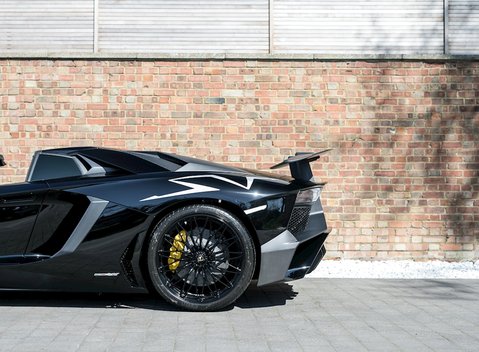Lamborghini Aventador SV LP750-4 Roadster 24