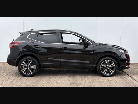 Nissan Qashqai 1.3 Qashqai N-Connecta DiG-T 5dr 9