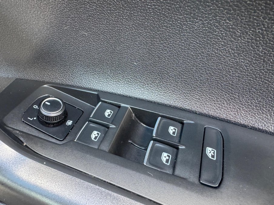 2019 Volkswagen Polo — image 26