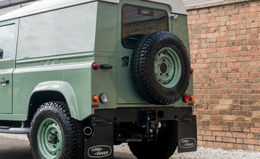 Land Rover Defender 90 Heritage Hard Top 19