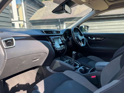 Nissan Qashqai 1.3 DIG-T N-Connecta SUV 5dr Petrol Manual Euro 6 (s/s) (160 ps) 21