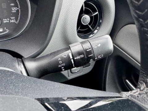 Toyota Yaris 1.5 VVT-i Icon Tech Euro 6 5dr 21