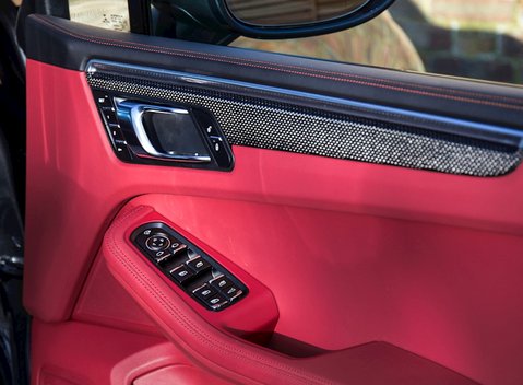 Porsche Macan Turbo 19