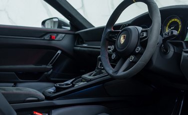 Porsche 911 GT3 RS (992) 11