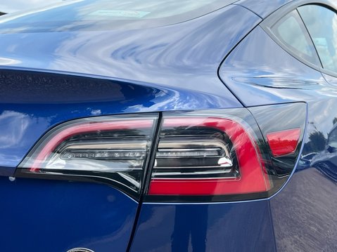 Tesla Model 3 STANDARD RANGE PLUS 19