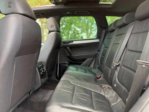 Volkswagen Touareg 3.0 Touareg V6 R-Line TDI BlueMotion Technology Auto 4WD 5dr 21