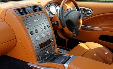 Aston Martin Vanquish S 18