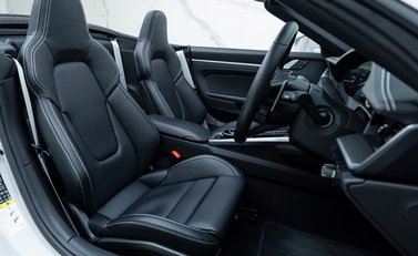 Porsche 911 Turbo S Cabriolet (992) 17