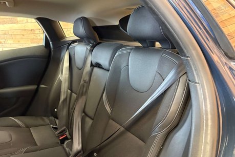 Volvo V40 1.6 T4 SE Lux Nav Hatchback 5dr Petrol Powershift Euro 5 (s/s) (180 ps) 11