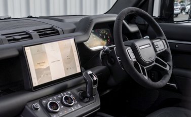 Land Rover Defender 90 V8 17