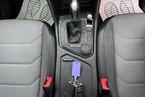 Volkswagen Tiguan R LINE TDI BMT 4MOTION DSG - PAN ROOF - APPLE CAR PLAY -ADAPTIVE CRUISE 51
