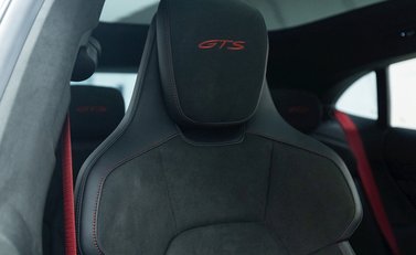 Porsche Taycan GTS Sport Turismo 11