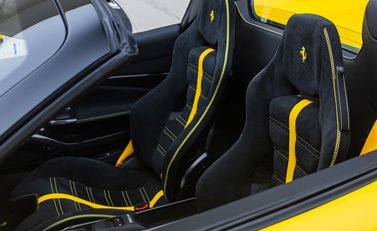 Ferrari F8 SPIDER 21