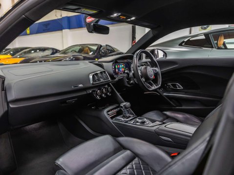 Audi R8 5.2 FSI V10 Coupe 2dr Petrol S Tronic Euro 6 (s/s) (540 ps) 6