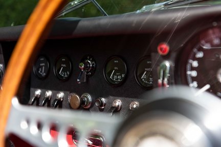 Jaguar E-Type 4.2 Roadster Series 1½ 21