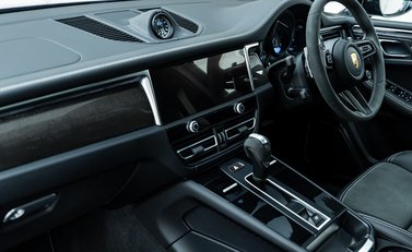 Porsche Macan GTS 17