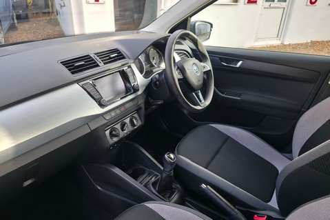 Skoda Fabia 1.2 SE TSI LOOK! £20.00 R/TAX .. 6 MAIN DEALER SERVICES! 1 OWNER..P/SENSORS 5