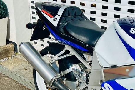 Suzuki GSX-R GSXR 1000 K1 14
