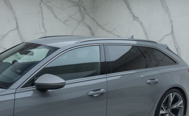 Audi RS6 AVANT PERFORMANCE 30