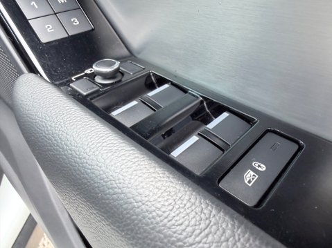 Land Rover Range Rover Velar R-DYNAMIC S 23