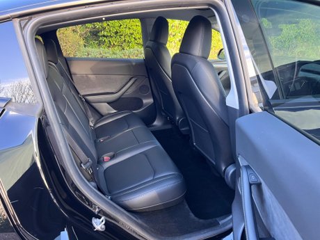 Tesla Model Y (Dual Motor) Long Range Auto 4WDE 5dr 33