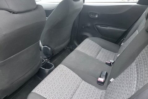 Toyota Yaris 1.3 VVT-I TR LOOK! JUST 38000 MILES! LOW INSURANCE! AIR CON 16