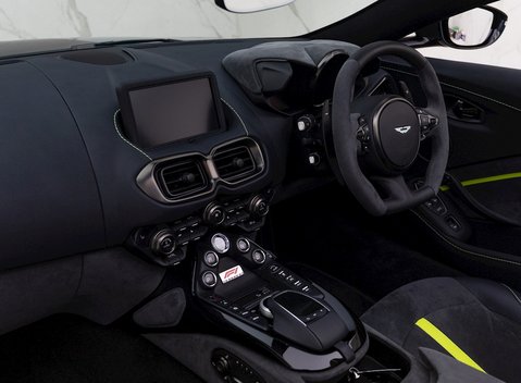 Aston Martin V8 Vantage Roadster F1 Edition 16