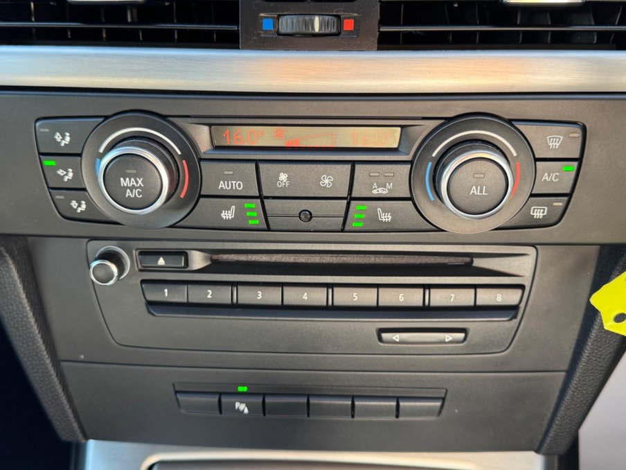 2012 BMW 3 Series — image 23