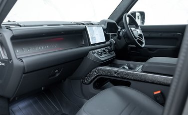 Land Rover Defender OCTA EDITION ONE 22