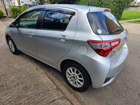 Toyota Yaris 1.5 VVT-h Icon Tech E-CVT Euro 6 (s/s) 5dr 29