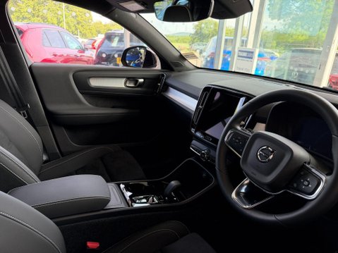 Volvo XC40 2.0 B4 MHEV Plus Dark DCT Auto Euro 6 (s/s) 5dr 23