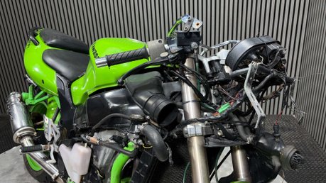 Kawasaki ZX 1995 44K PROJECT SPORTS BIKE SPARES OR REPAIR 900CC 9