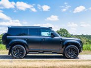 Land Rover Defender D300 HSE HardTop 3