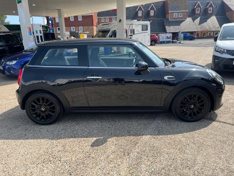Mini Hatch 1.5 COOPER 8