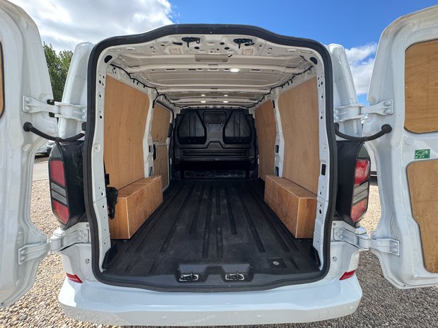 Ford Transit Custom SWB L1H1 Low Roof Limited 300 Air Con Alloys Cam Sensors EURO 6 9