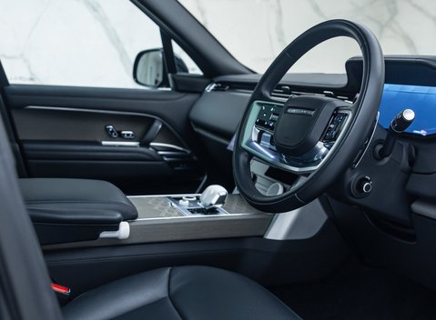 Land Rover Range Rover P530 SV 14