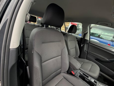 Volkswagen Golf E-GOLF 9