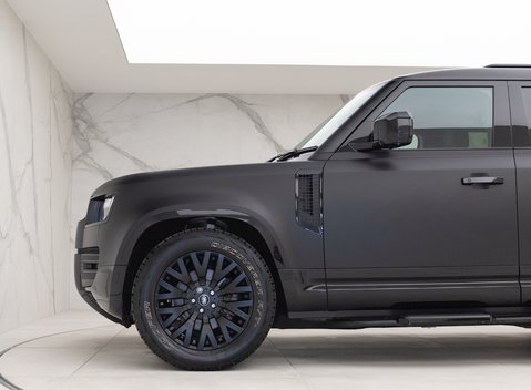 Land Rover Defender 110 X-Dynamic S D250 23