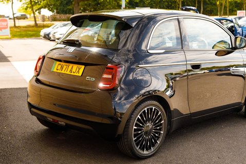 Fiat 500e LA PRIMA 9